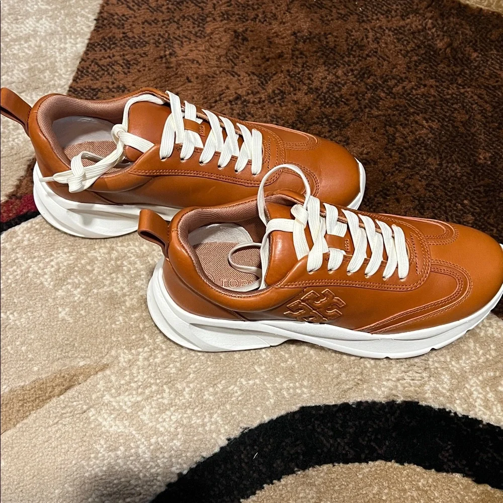 Tory Burch Tan Sneakers with White Accents - Picture 5 of 6